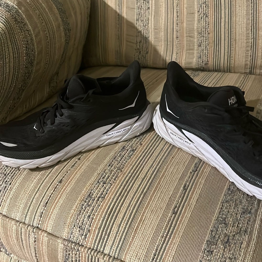 Women’s Hoka tennis shoe Clifton 8.